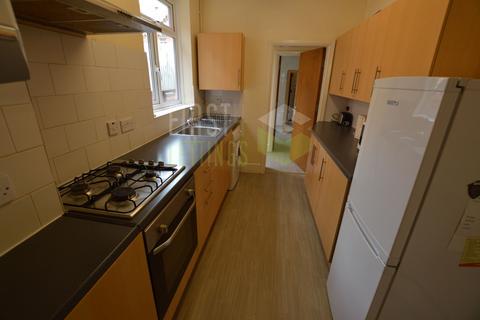 4 bedroom terraced house to rent, Grasmere Street, Leicester LE2