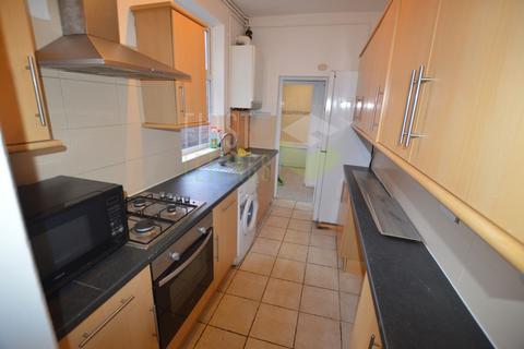 3 bedroom terraced house to rent, St. Leonards Road, Leicester LE2