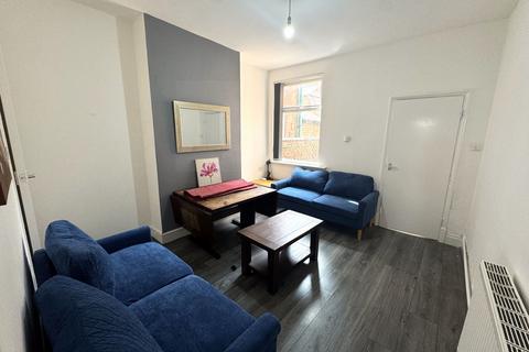 3 bedroom terraced house to rent, St. Leonards Road, Leicester LE2