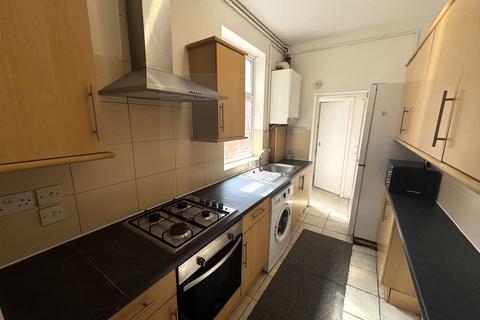 3 bedroom terraced house to rent, St. Leonards Road, Leicester LE2