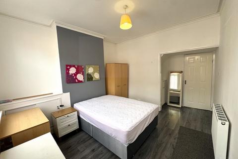 3 bedroom terraced house to rent, St. Leonards Road, Leicester LE2