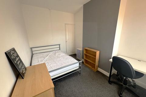 3 bedroom terraced house to rent, St. Leonards Road, Leicester LE2