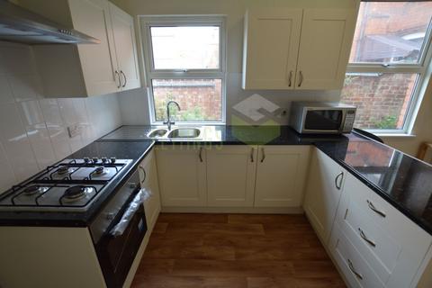 4 bedroom terraced house to rent, Clarendon Park Road, Leicester LE2