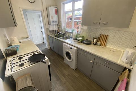 3 bedroom terraced house to rent, Hartopp Road, Leicester LE2