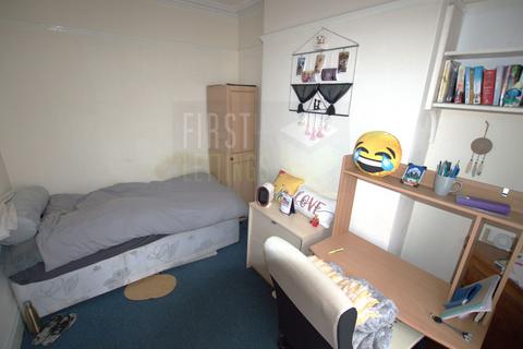 3 bedroom terraced house to rent, Hartopp Road, Leicester LE2
