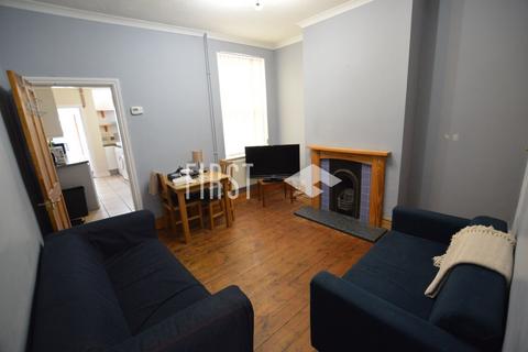 3 bedroom terraced house to rent, Knighton Fields Road East, Leicester LE2