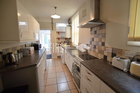 3 bedroom terraced house to rent, Knighton Fields Road East, Leicester LE2