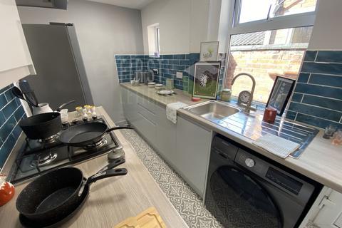 3 bedroom terraced house to rent, Lord Byron Street, Leicester LE2
