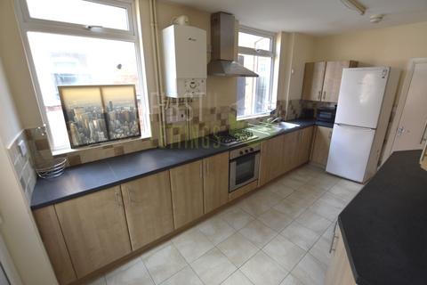 4 bedroom terraced house to rent - Thurlow Road, Leicester LE2