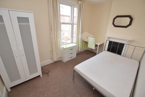 4 bedroom terraced house to rent, Hartopp Road, Leicester LE2