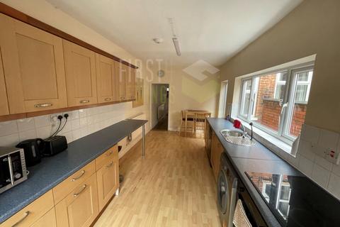 4 bedroom terraced house to rent, Barclay Street, Leicester LE3