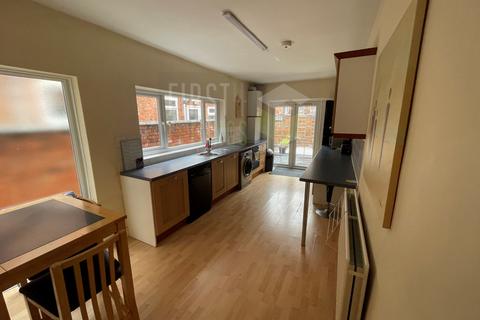 4 bedroom terraced house to rent, Barclay Street, Leicester LE3