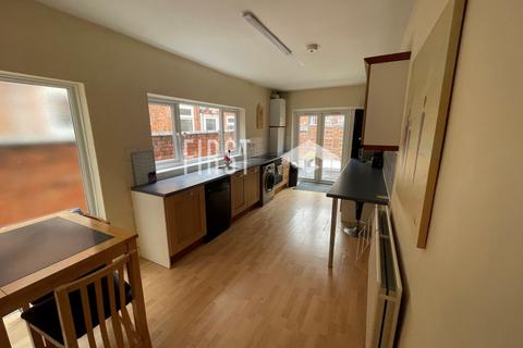 4 bedroom terraced house to rent, Barclay Street, Leicester LE3