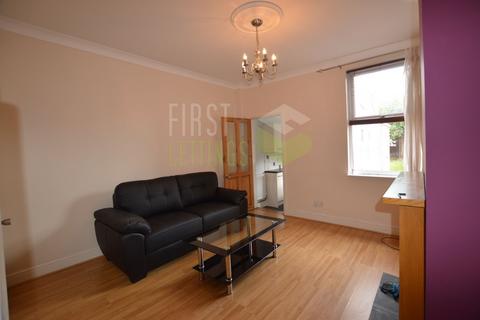 3 bedroom terraced house to rent, Wordsworth Road, Leicester LE2