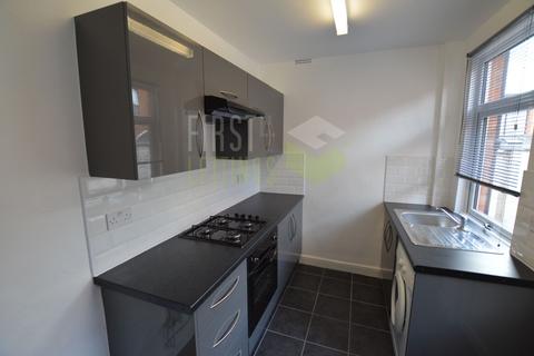 3 bedroom end of terrace house to rent, Bulwer Road, Leicester LE2