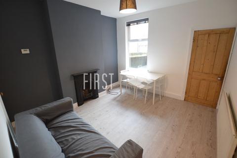 3 bedroom terraced house to rent, Wordsworth Road, Leicester LE2
