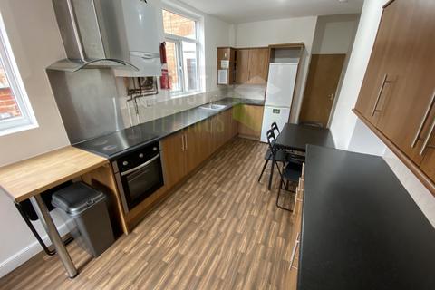 5 bedroom terraced house to rent, Kirby Road, Leicester LE3