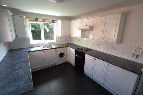 4 bedroom semi-detached house to rent, Greenhill Road, Leicester LE2