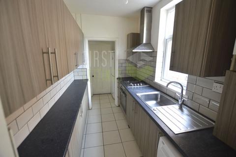 3 bedroom terraced house to rent, Bulwer Road, Leicester LE2