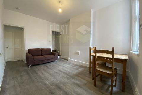 3 bedroom terraced house to rent, Bulwer Road, Leicester LE2