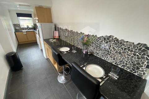 3 bedroom terraced house to rent, Lord Byron Street, Leicester LE2