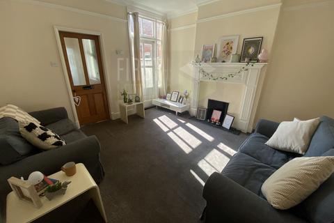 4 bedroom terraced house to rent, Lytton Road, Leicester LE2