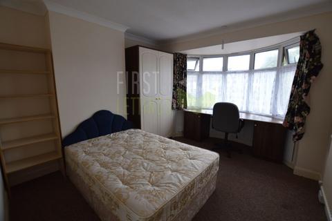 4 bedroom semi-detached house to rent, Welford Road, Leicester LE2