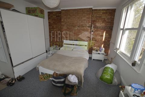 4 bedroom terraced house to rent, College Avenue, Leicester LE2