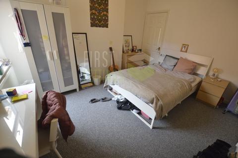 4 bedroom terraced house to rent, College Avenue, Leicester LE2