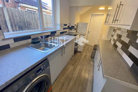 3 bedroom terraced house to rent, Wordsworth Road, Leicester LE2
