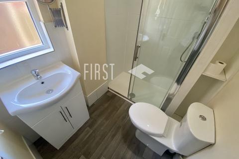 3 bedroom terraced house to rent, Wordsworth Road, Leicester LE2