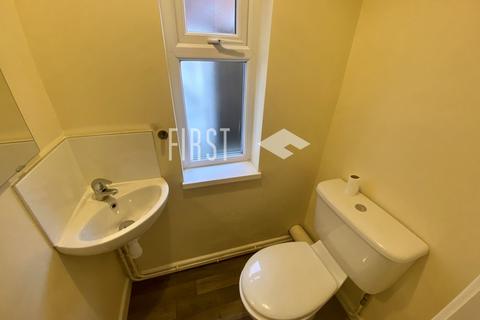 3 bedroom terraced house to rent, Wordsworth Road, Leicester LE2