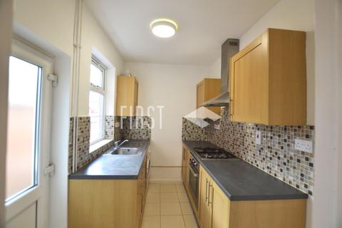 2 bedroom terraced house to rent, Churchill Street, Leicester LE2