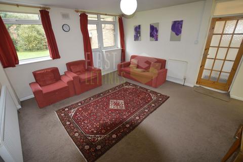 2 bedroom flat to rent, Stoughton Road, Leicester LE2