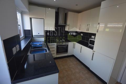 4 bedroom terraced house to rent, Clifton Road, Leicester LE2