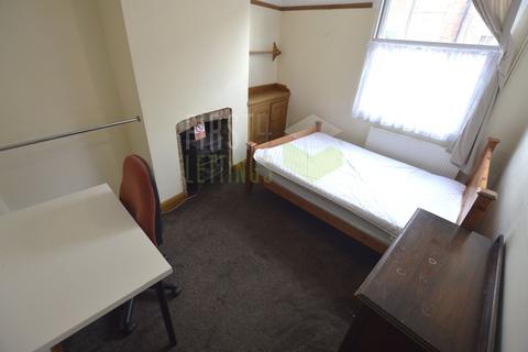 3 bedroom terraced house to rent, St. Leonards Road, Leicester LE2