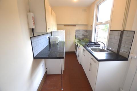 3 bedroom terraced house to rent, St. Leonards Road, Leicester LE2