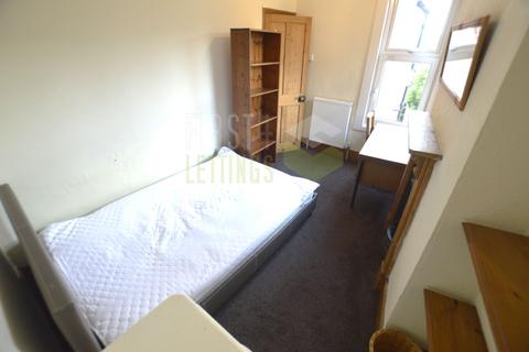 3 bedroom terraced house to rent, St. Leonards Road, Leicester LE2