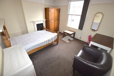 3 bedroom terraced house to rent, St. Leonards Road, Leicester LE2