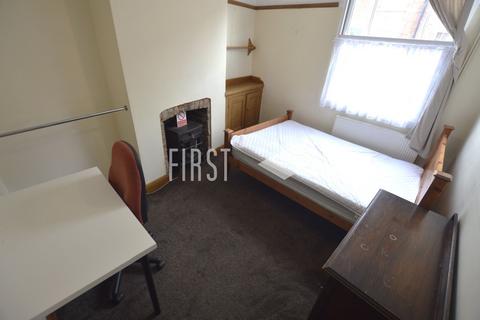 3 bedroom terraced house to rent, St. Leonards Road, Leicester LE2