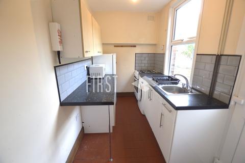 3 bedroom terraced house to rent, St. Leonards Road, Leicester LE2