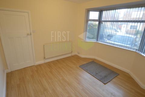 3 bedroom semi-detached house to rent, Evelyn Drive, Leicester LE3