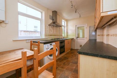 4 bedroom terraced house to rent, Adderley Road, Leicester LE2