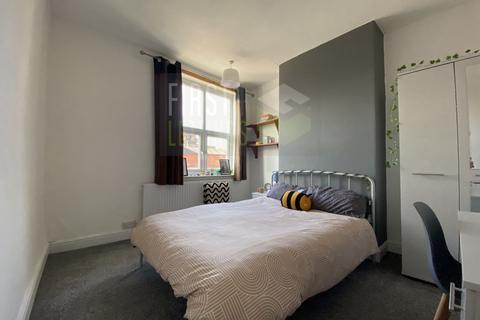 3 bedroom terraced house to rent, Avenue Road Extension, Leicester LE2