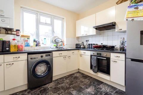 2 bedroom apartment for sale, Woodford Road, London