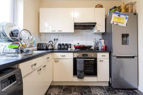 2 bedroom apartment for sale - Woodford Road, London