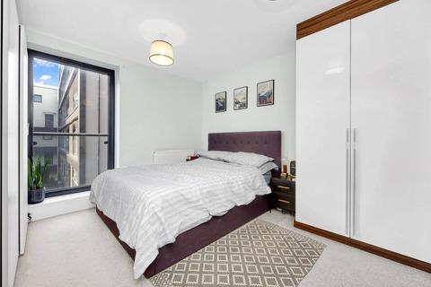2 bedroom flat for sale, 1 Axio Way, London E3