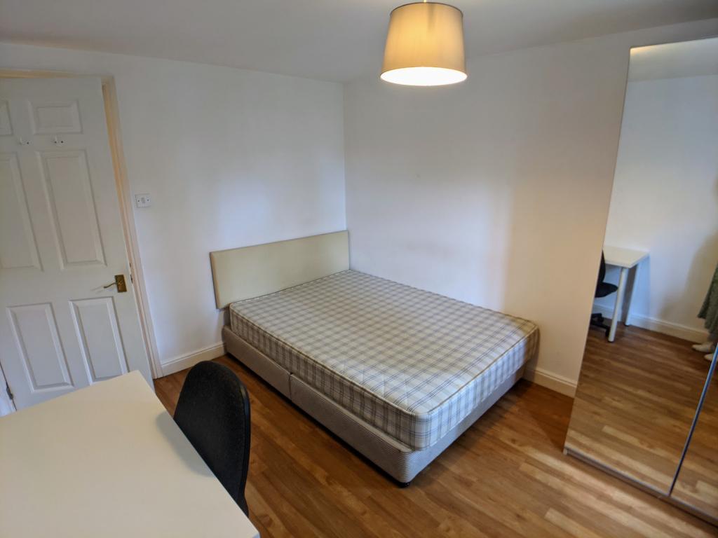 Wilmslow Road, Manchester M20 2 bed flat to rent £1,000 pcm (£231 pw)