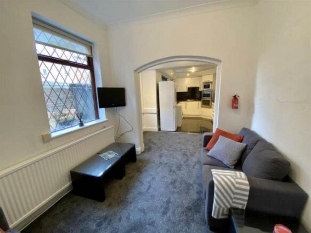 Alresford Road, Manchester 5 bed semidetached house to rent £2,800