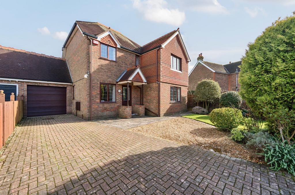 Apple Grove, Emsworth, PO10 4 bed detached house for sale £745,000